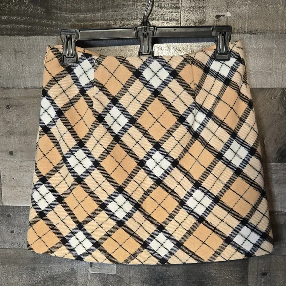 Forever 21 Plaid Mini Skirt in Tan, Black, and White - Picture 6 of 7
